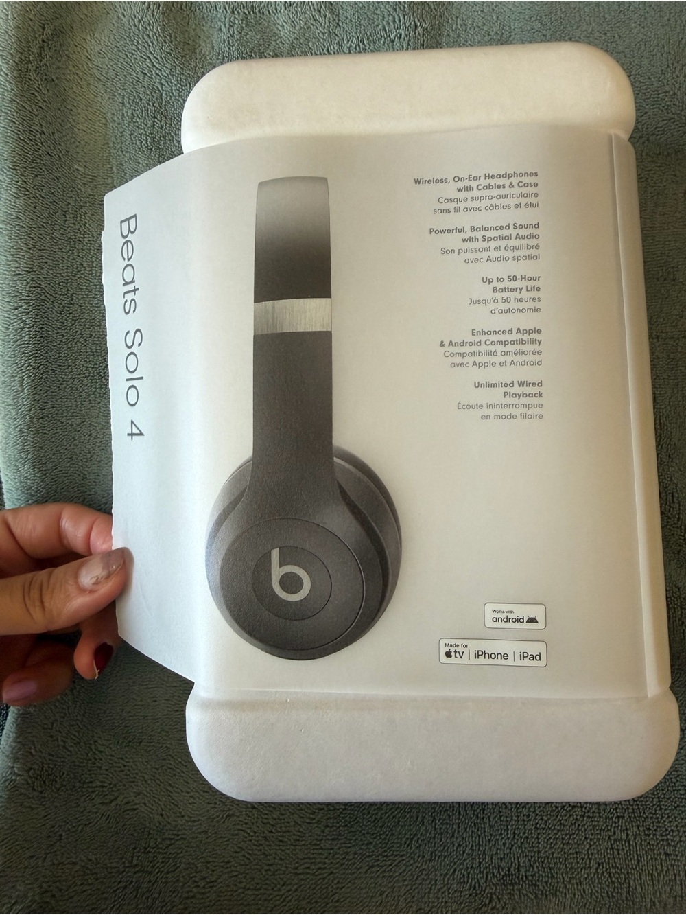 Beats Solo 4 - Picture 2 of 8